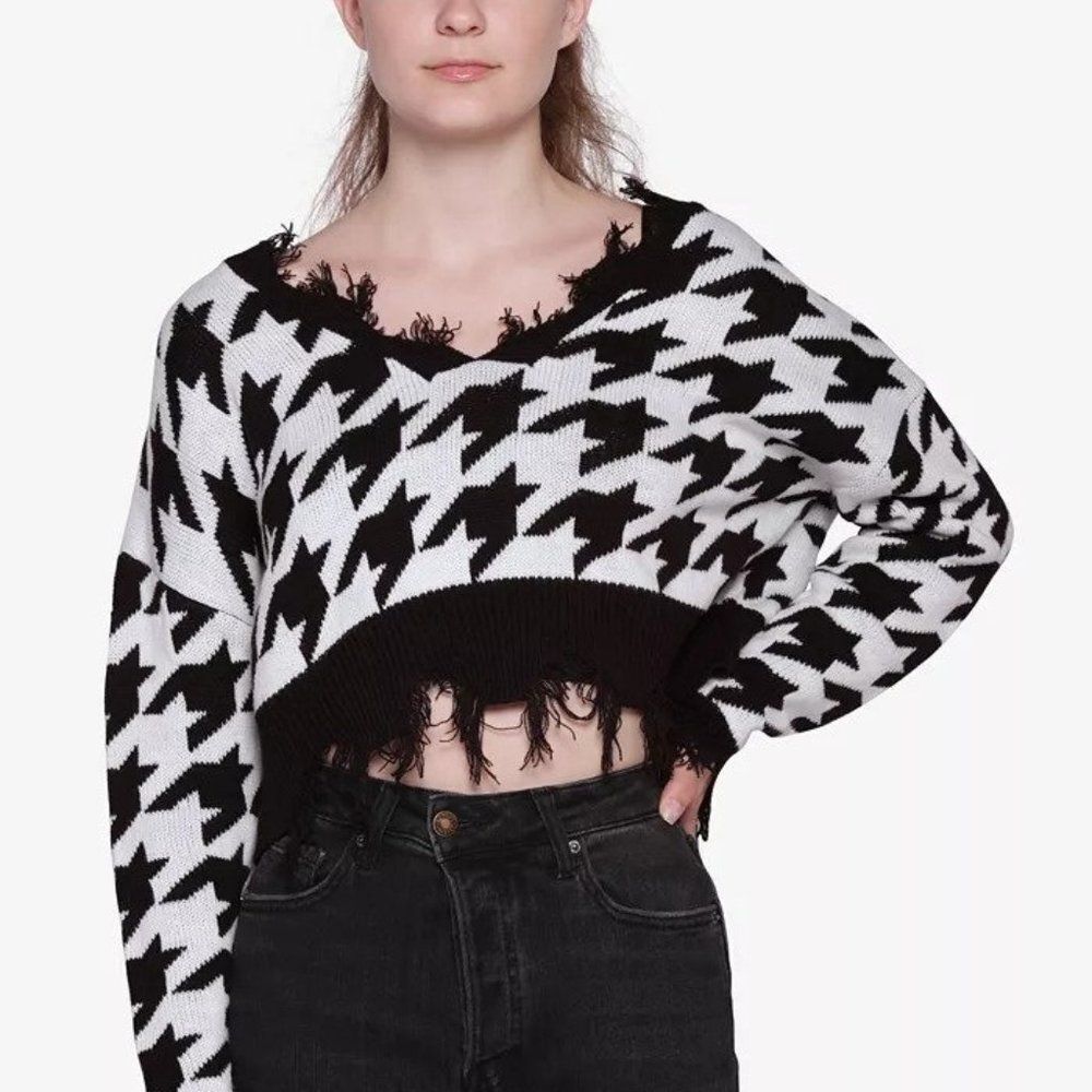 Just Polly Juniors' Houndstooth Destructed Pullover